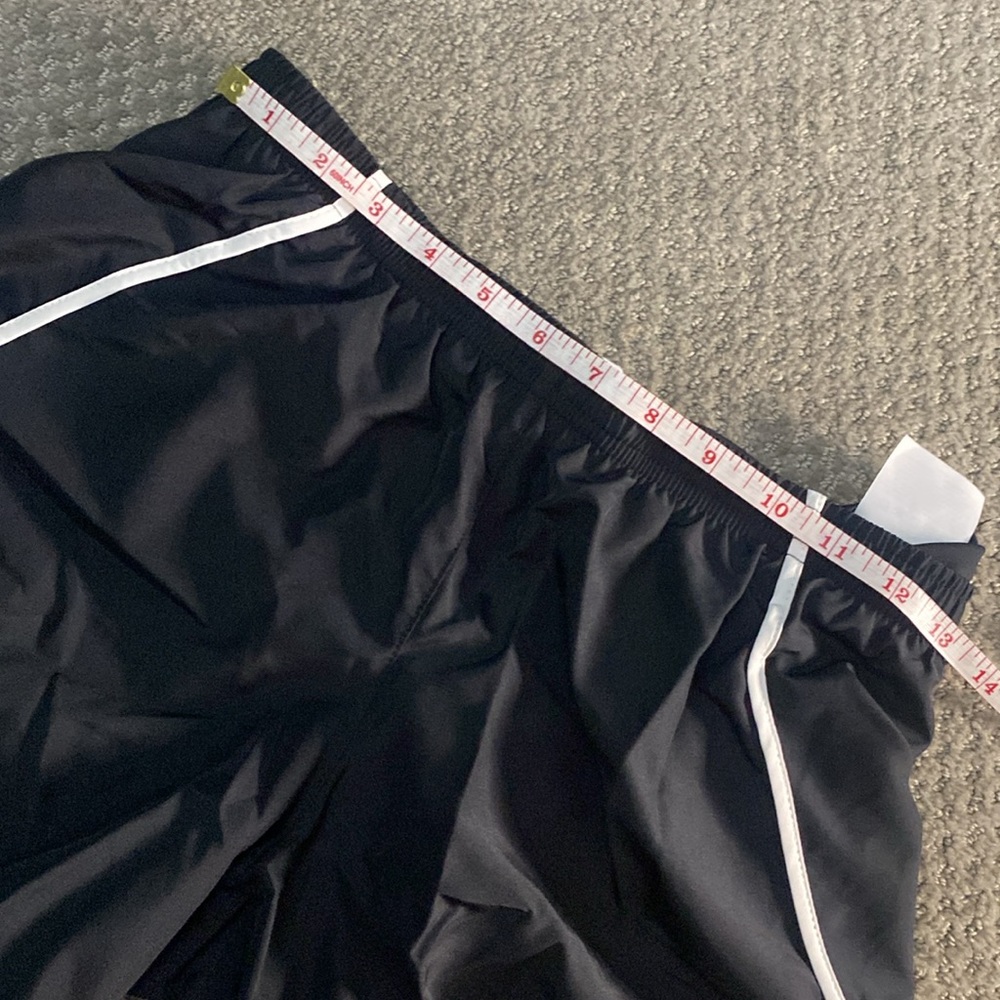 Girls Nike shorts xl - Picture 3 of 4